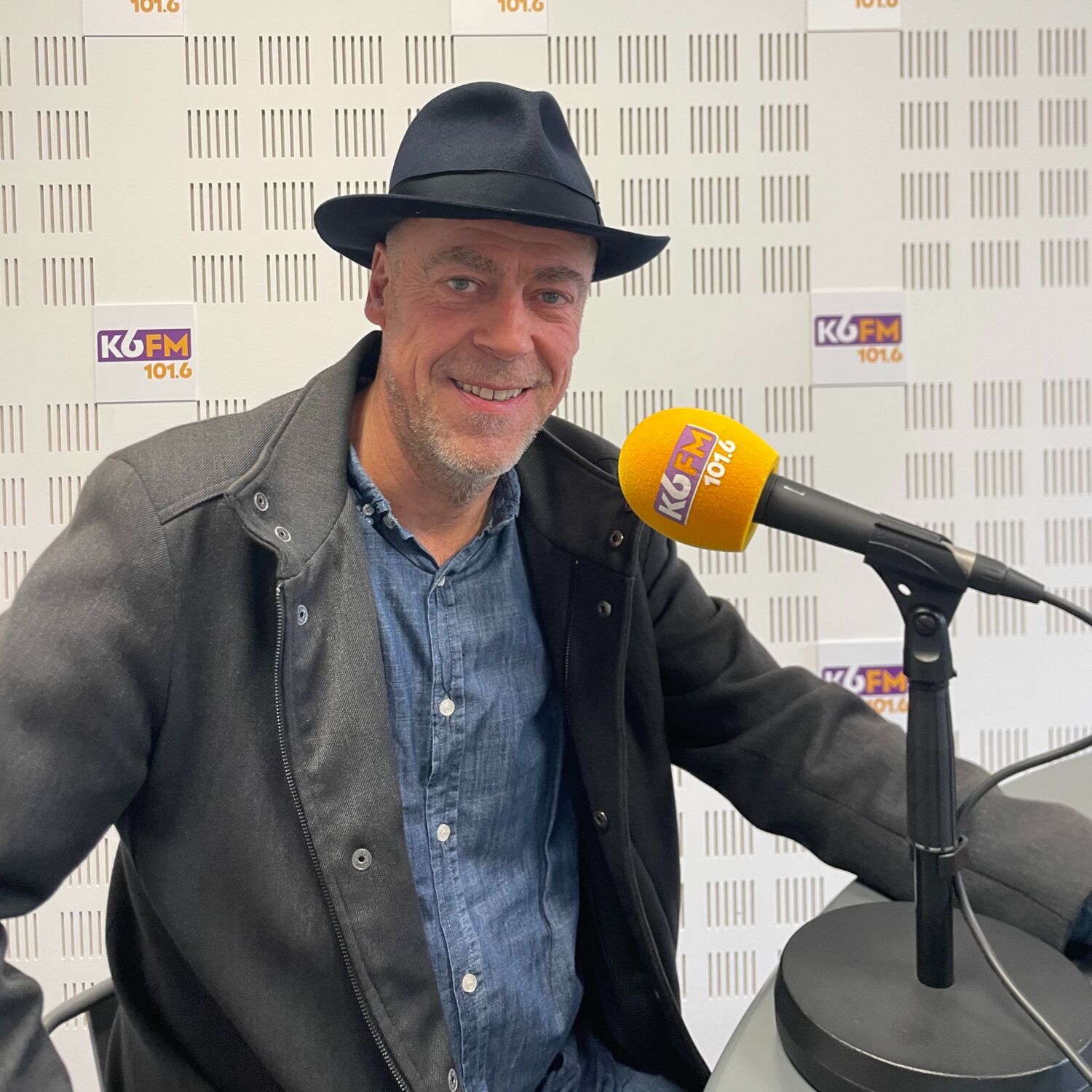 "Je suis un tout jeune artiste de 59 ans" : découvrez l'interview de Marco D, un chanteur pas comme les autres. episode artwork