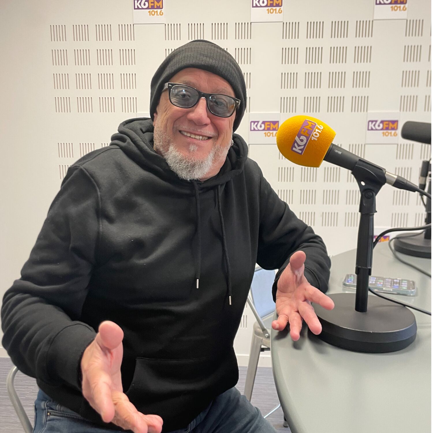 « On possède tous un destin, un idéal » : l'artiste dijonnais Tio Pepe publie son premier roman episode artwork