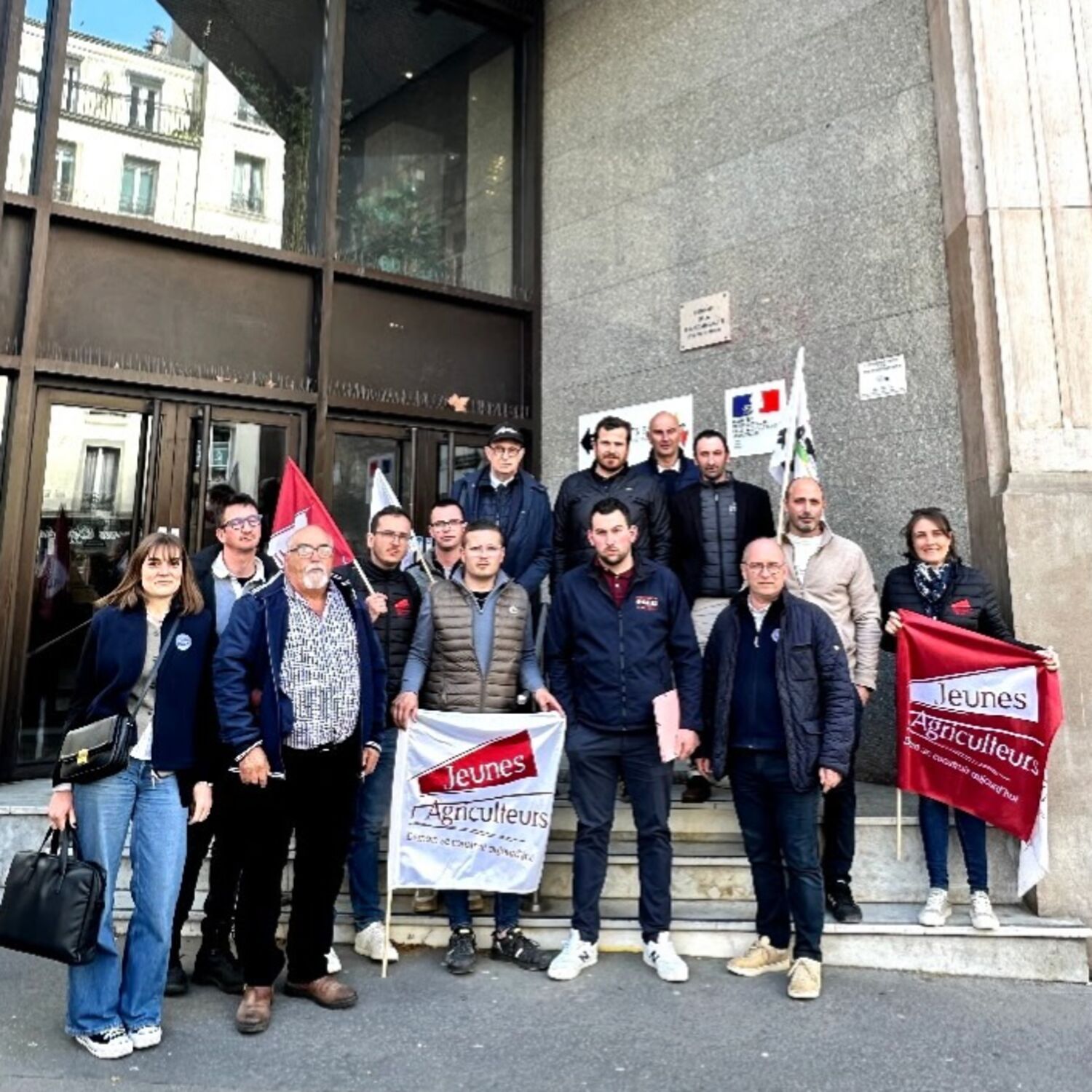 « On devrait avoir une réponse en avril »: les agriculteurs satisfaient de leur mobilisation à Paris episode artwork
