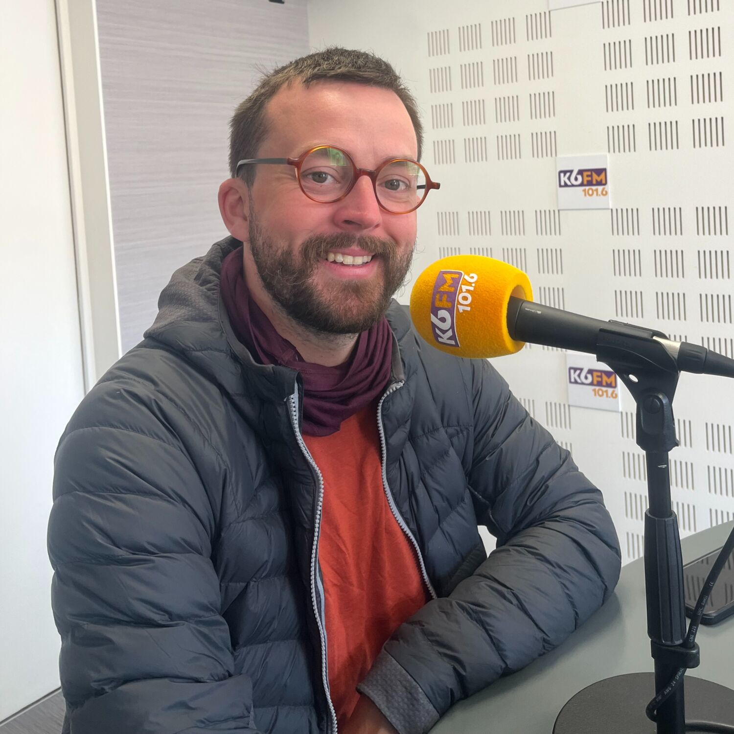 «Un grain de folie»: il parcourt la France à vélo pour se présenter à l'élection présidentielle 2027 episode artwork