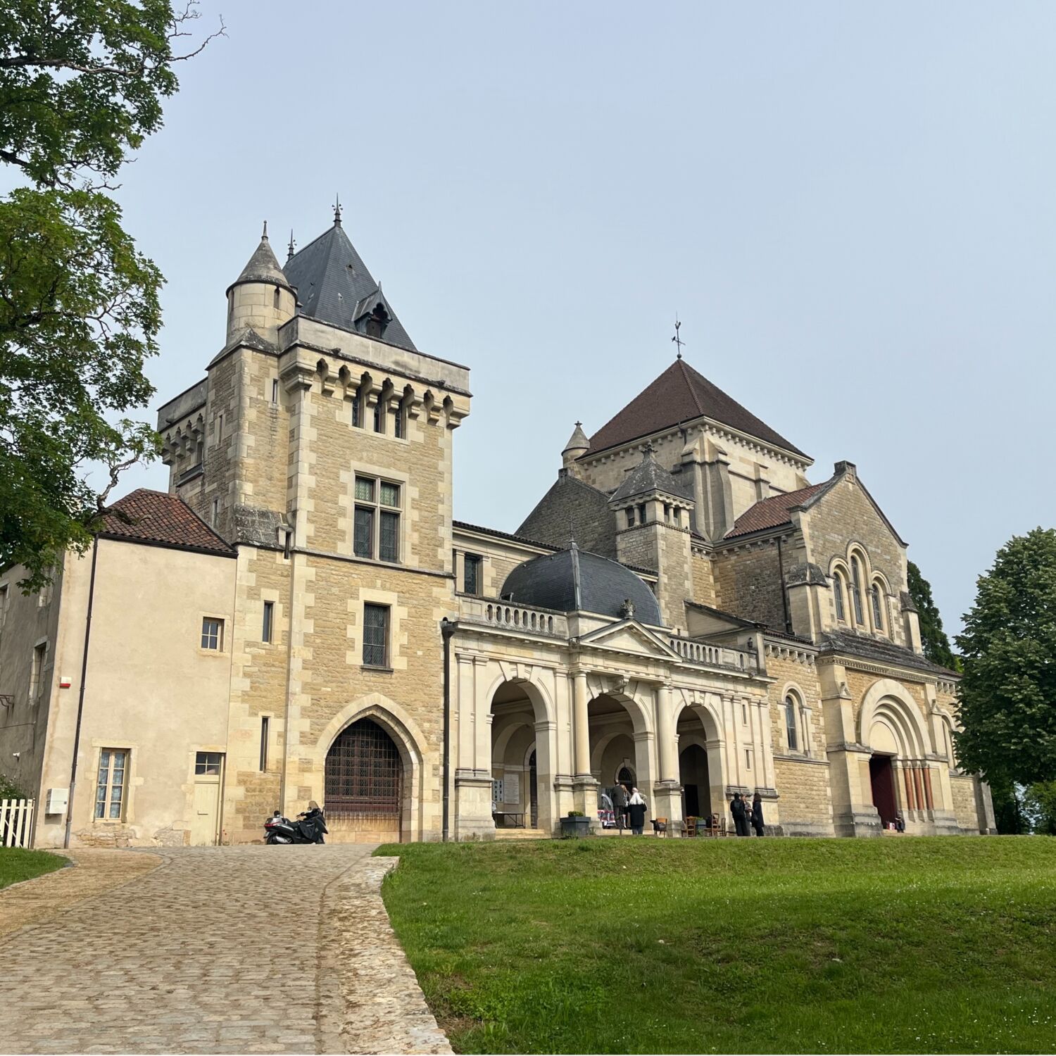 Musée, coût, nouveautés, durée des travaux ... La Maison natale de Saint-Bernard va être restaurée ! episode artwork