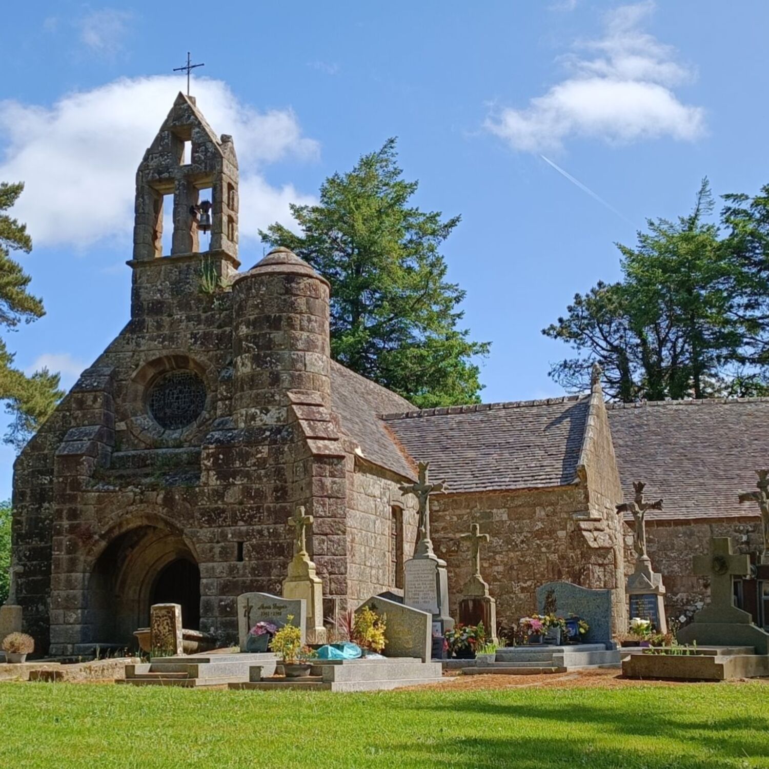 Le Burthulet (22) : le Diable, de grands noms de la Bretagne, sa chapelle et son cimetière... episode artwork