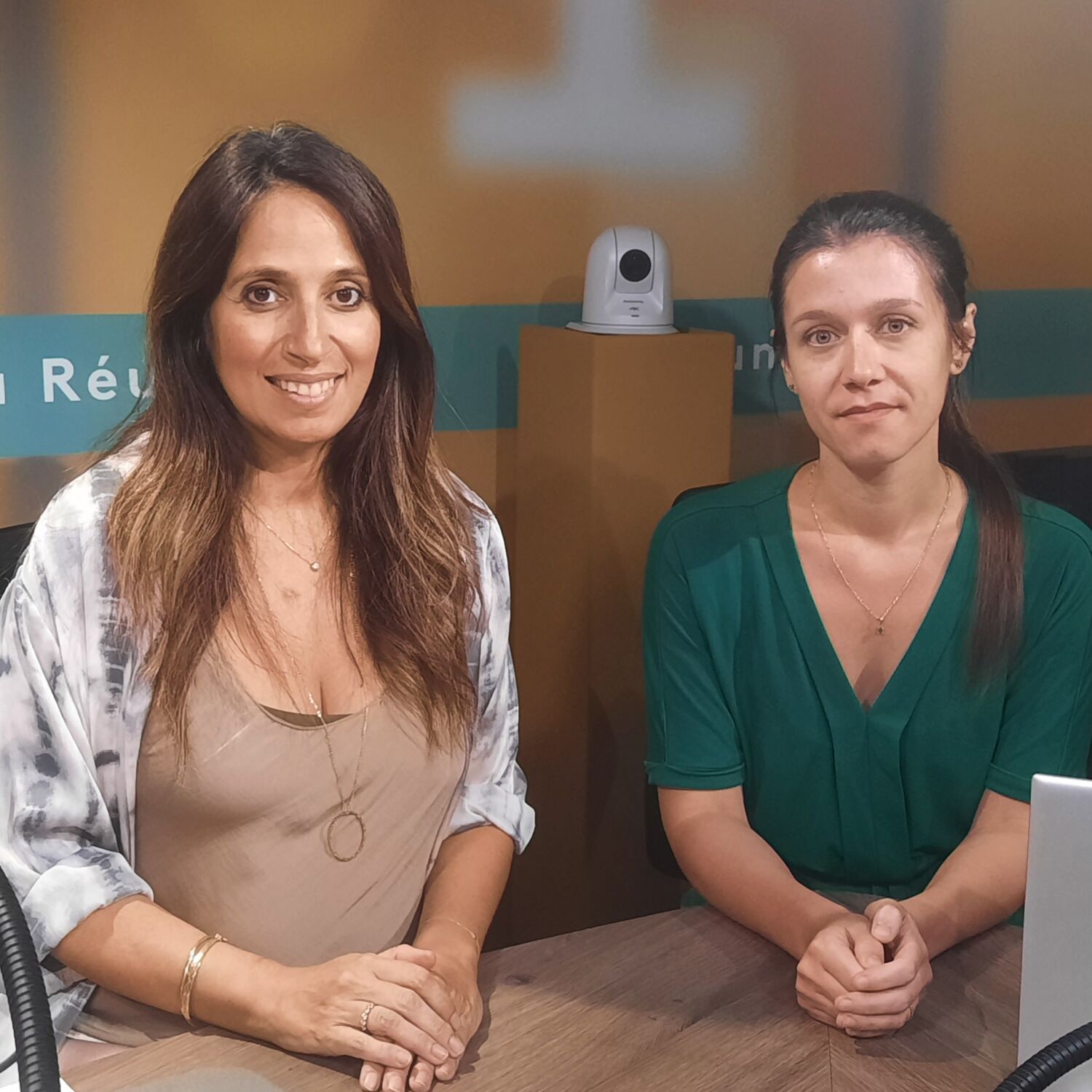 Maître Laetitia Chassevent (avocate en droit du travail) & Emmanuelle Pignolet (psychologue du travail) episode artwork