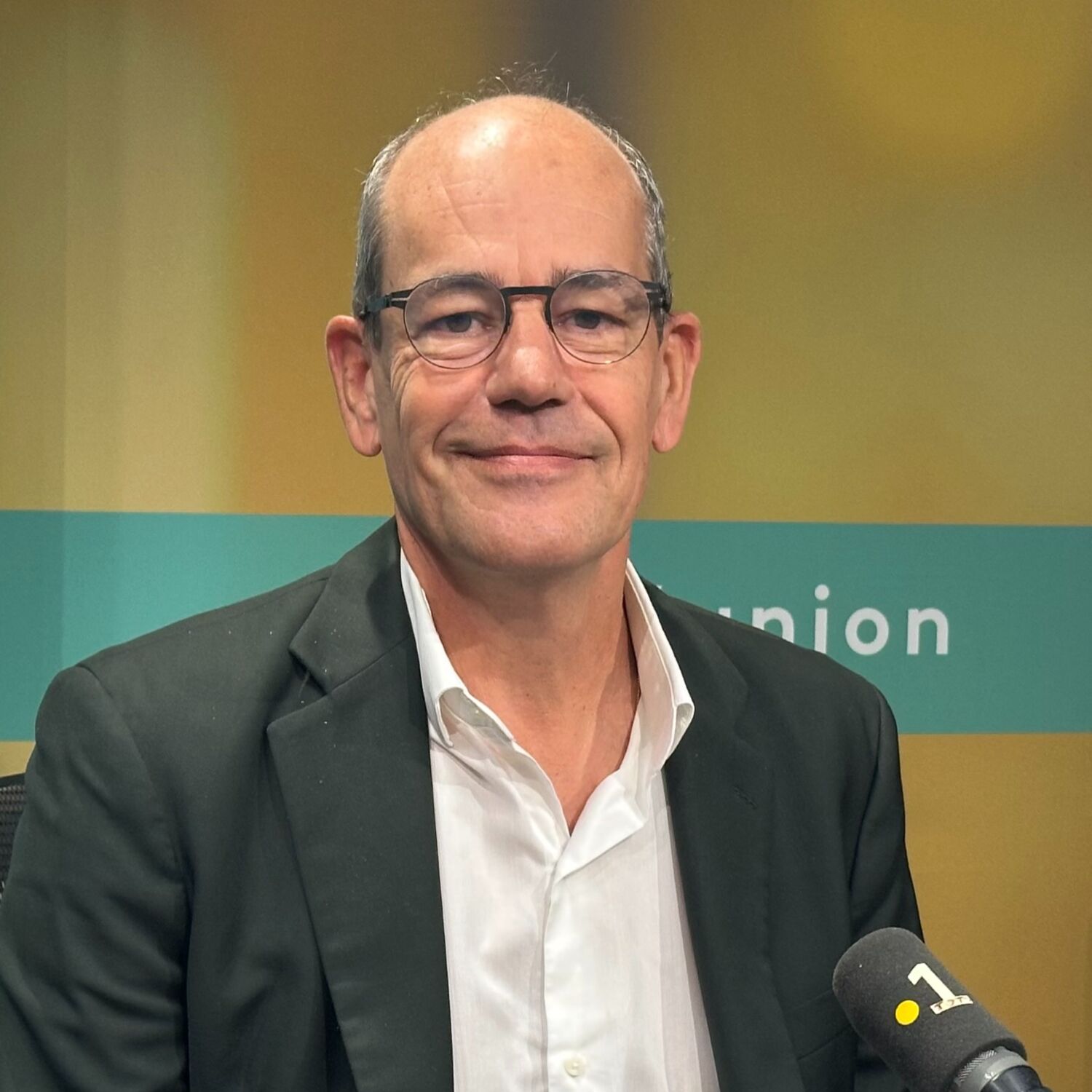 Dominique Charzat, directeur régional d'EDF Réunion episode artwork