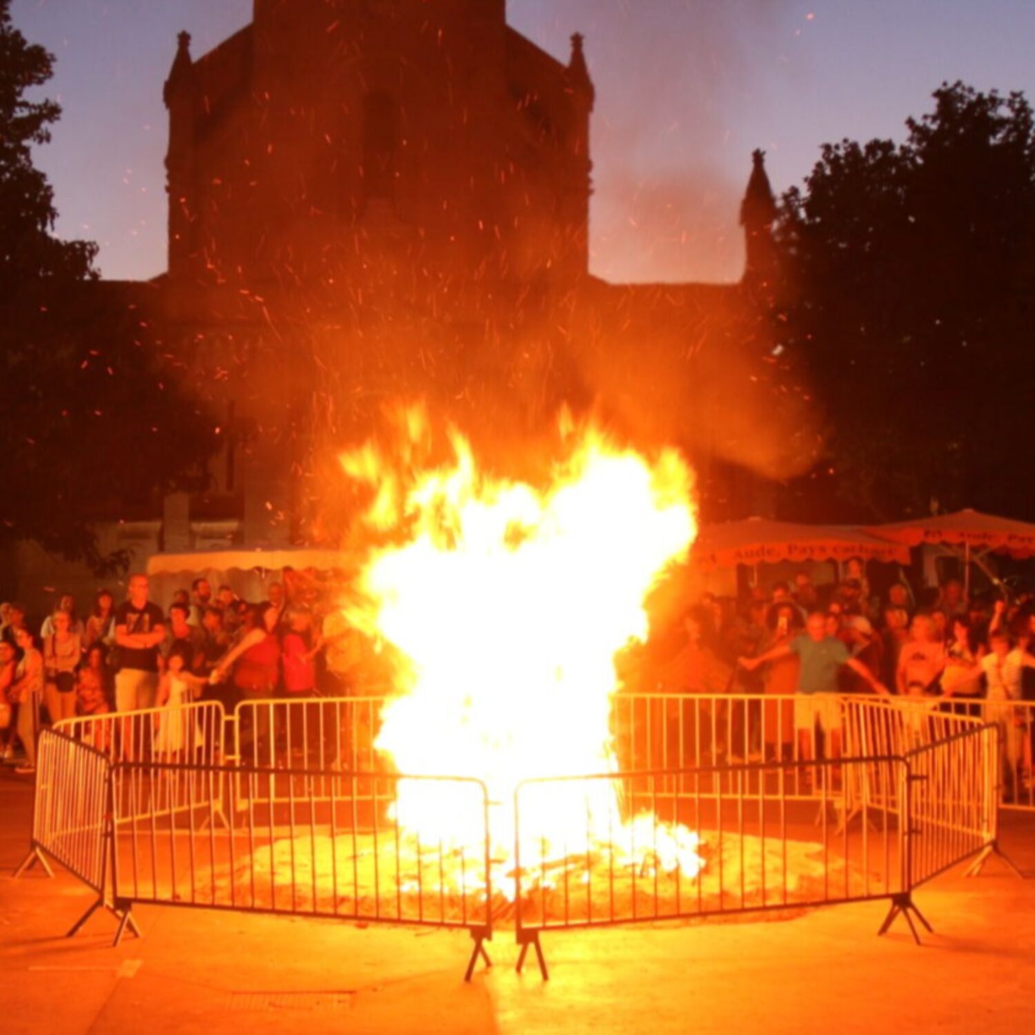 Podcast de l'émission 100% chez vous avec le Feu de la St Jean à Castres episode artwork
