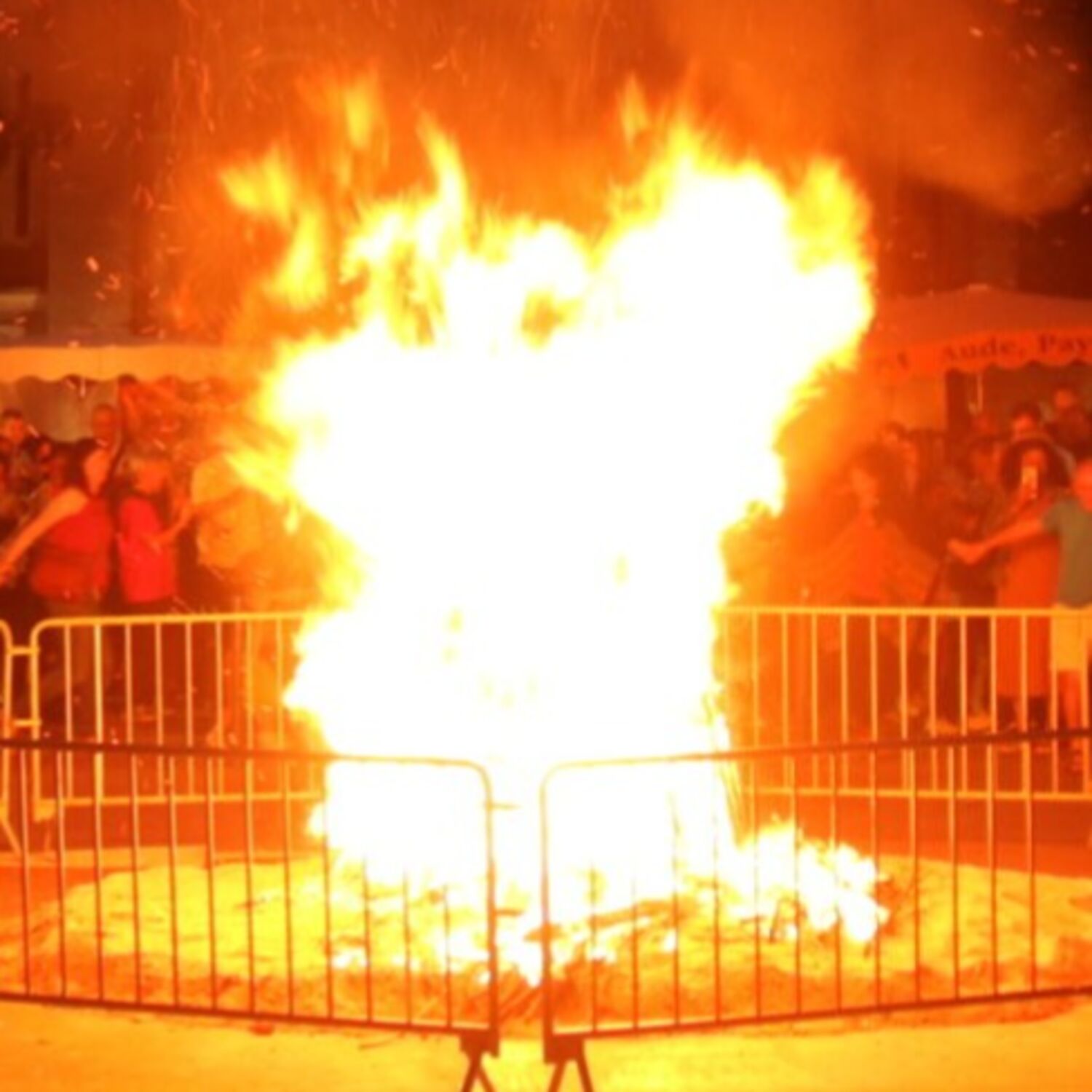 Podcast de l'émission 100% chez vous avec le feu de la Saint Jean à Albi episode artwork