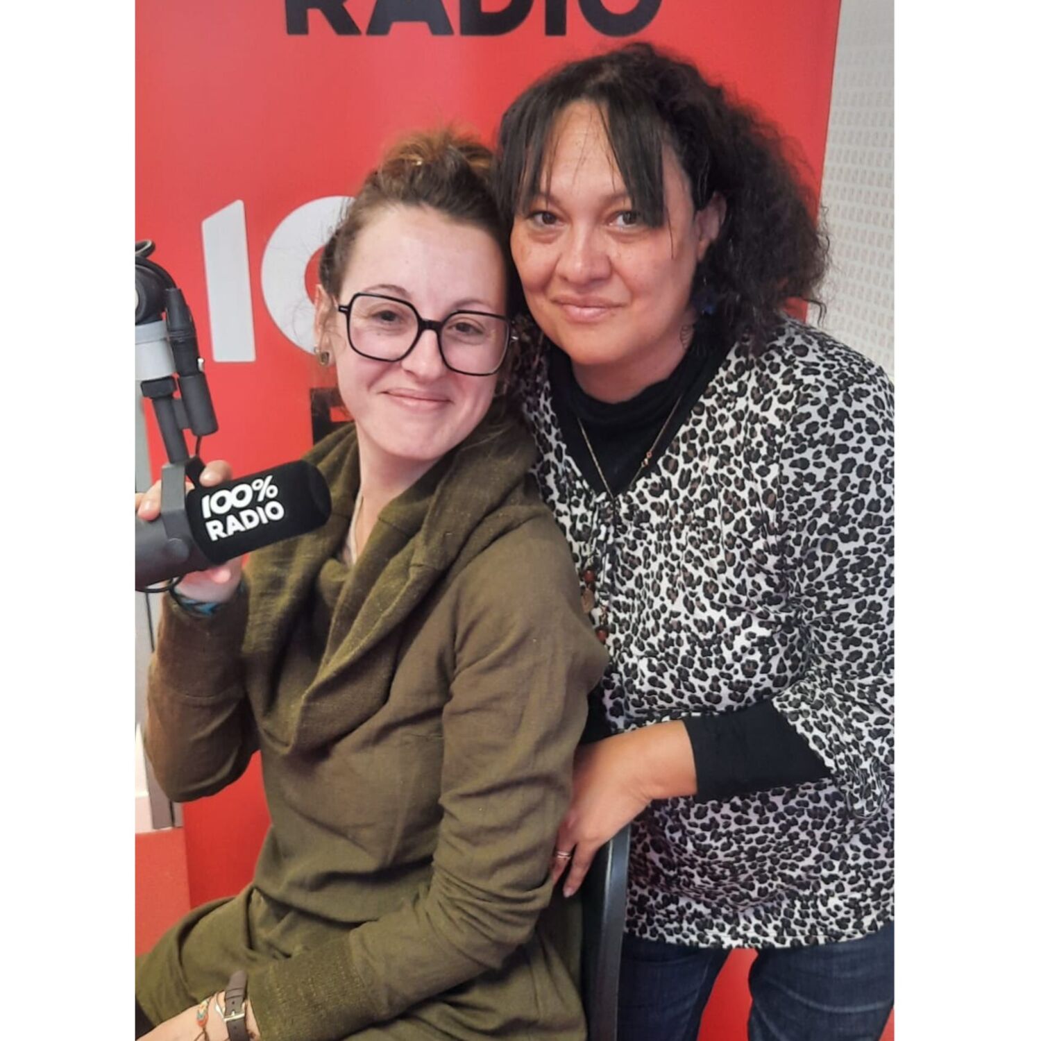 Salon du bien-être et du vivant à Gratens- Julie et Carine sur 100% episode artwork