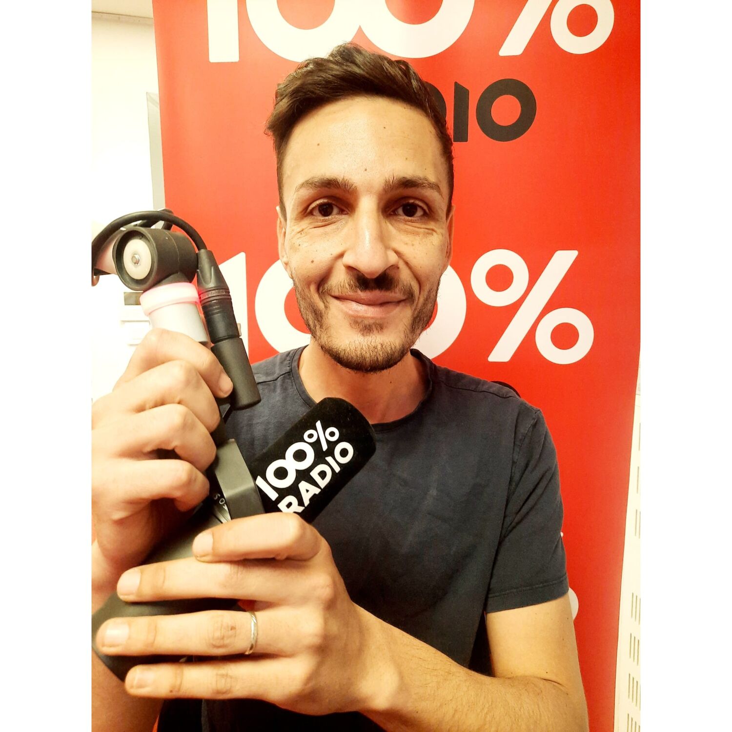 L'été artistique au CAMPING D'USTOU- Sofiane sur 100% episode artwork