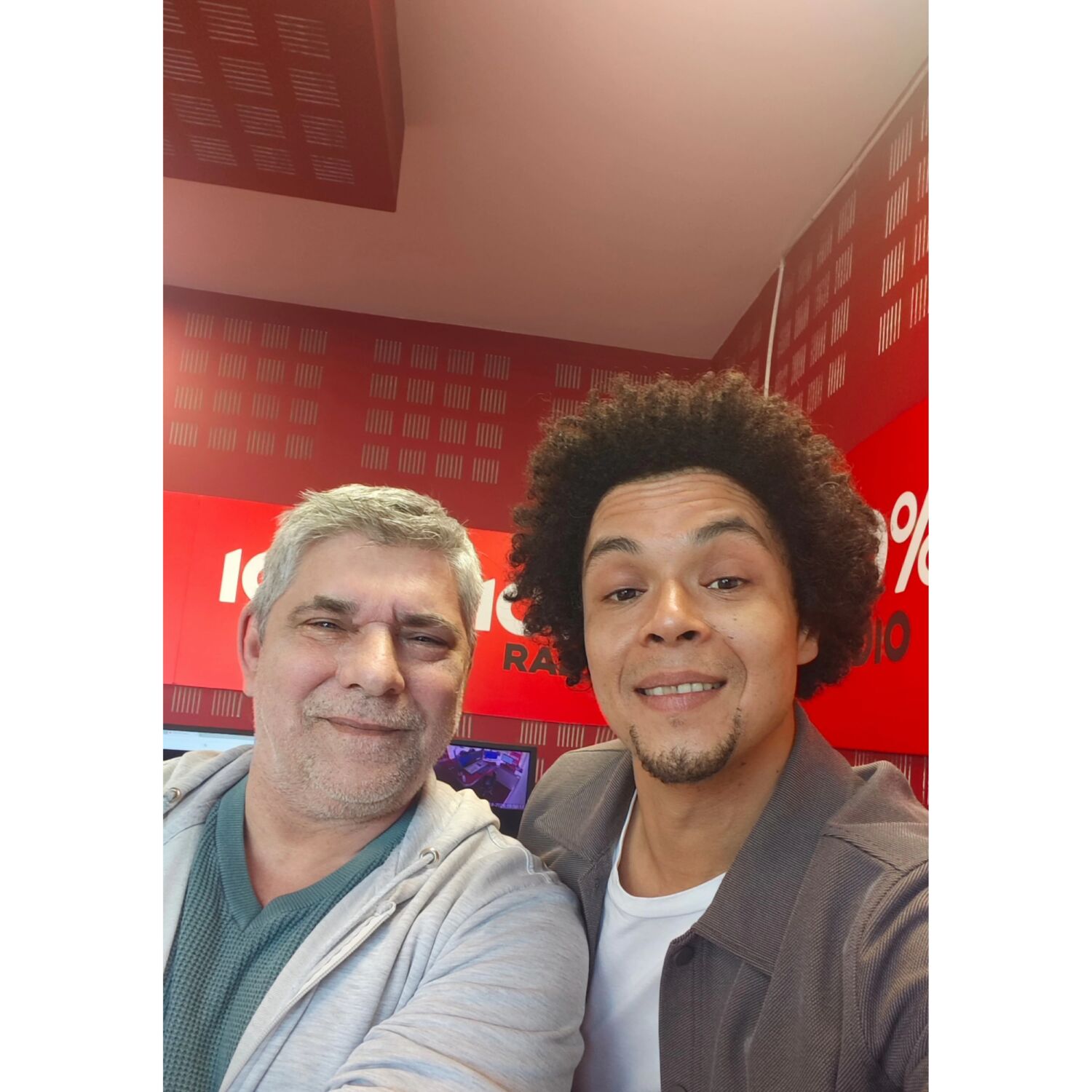 100% chez vous dans les PO avec Philippe : Le nouveau titre de Xavier Matheu episode artwork