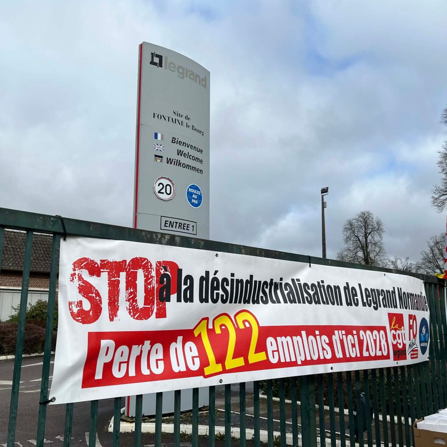A Fontaine-le-Bourg, la mobilisation s'accentue sur le site de Legrand episode artwork